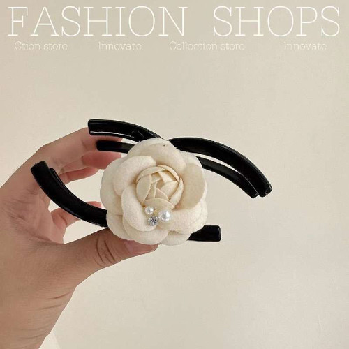 کلیپس مشکی رز کرم